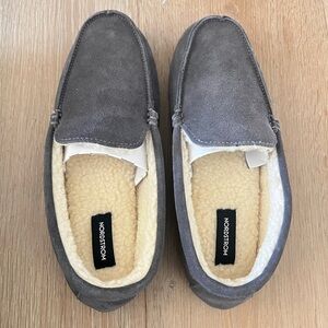 New in box Nordstrom Men’s Grey Suede Slippers Sz 11/12